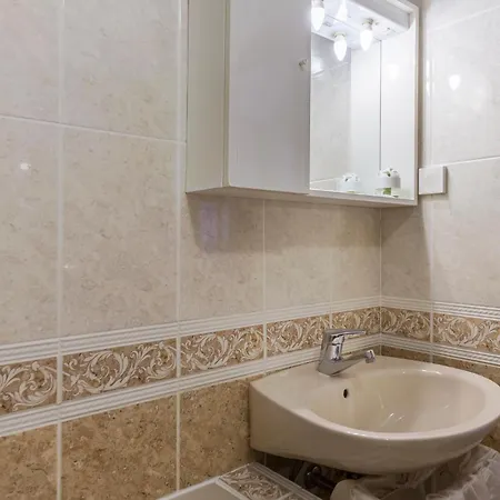 1 Bedroom Awesome Apartment In Vrsar Apartment *