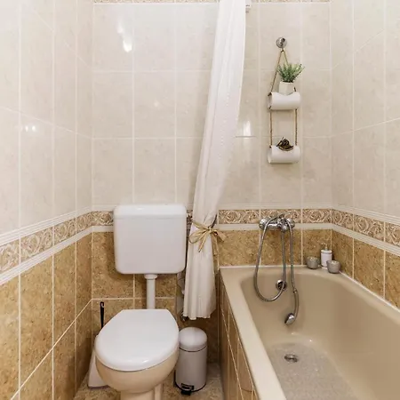 1 Bedroom Awesome Apartment In Vrsar Apartment Vrsar