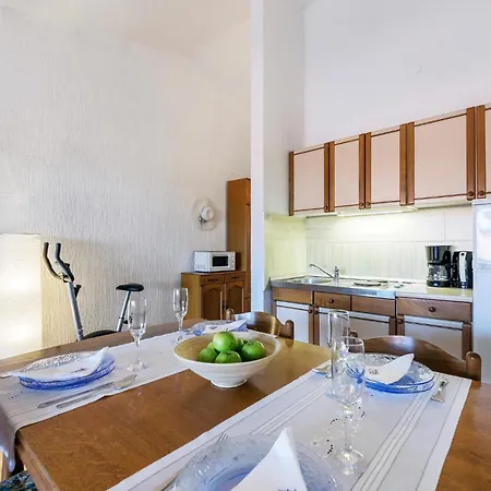 1 Bedroom Awesome Apartment In Vrsar *