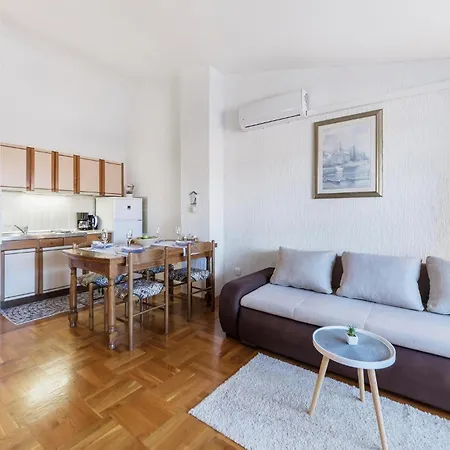 1 Bedroom Awesome Apartment In Vrsar Vrsar