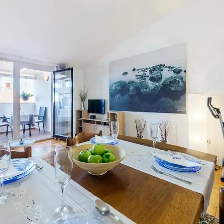 1 Bedroom Awesome Apartment In Vrsar
