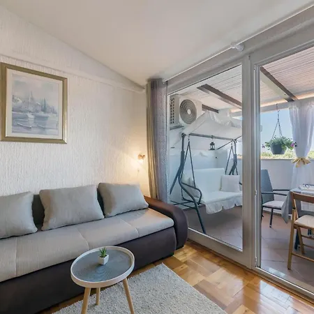 1 Bedroom Awesome Apartment In Vrsar Apartment Vrsar