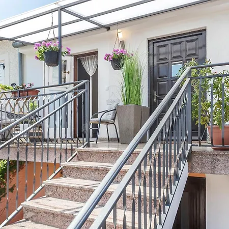 1 Bedroom Awesome Apartment In Vrsar Apartment